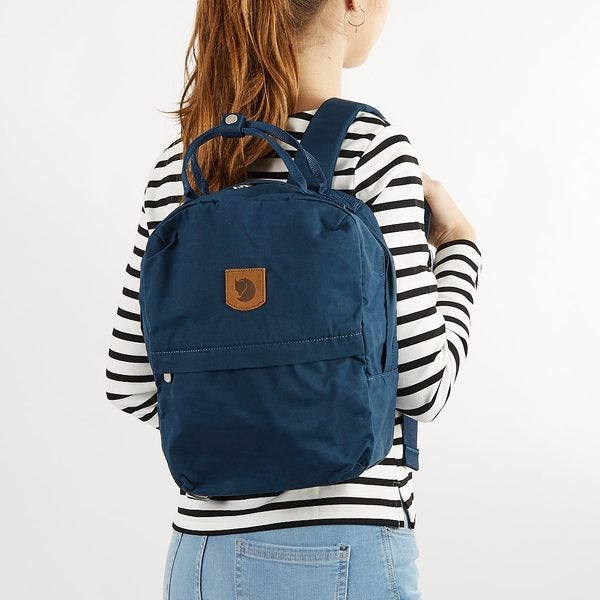 Sparsommelig Særlig Indirekte Fjällräven Canada Black Friday 2019 Sale: 20% Off Select Backpacks, Bags,  Outerwear + More - RedFlagDeals.com